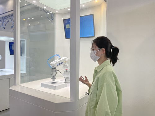 我們一同走過的這些年 京津冀協(xié)同發(fā)展網(wǎng)絡(luò)大V線下走訪活動(dòng)走進(jìn)新區(qū)企業(yè)，聚焦智能工業(yè)門